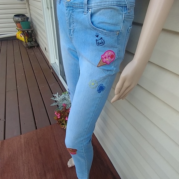 Jeans - Picture 2 of 4